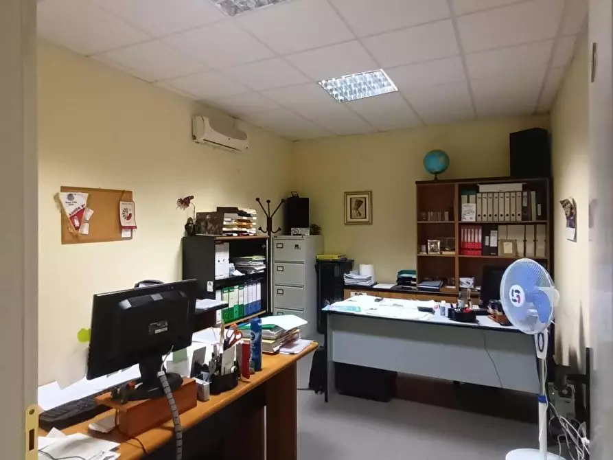 Immagine 6 di Ufficio in vendita  a Capannori