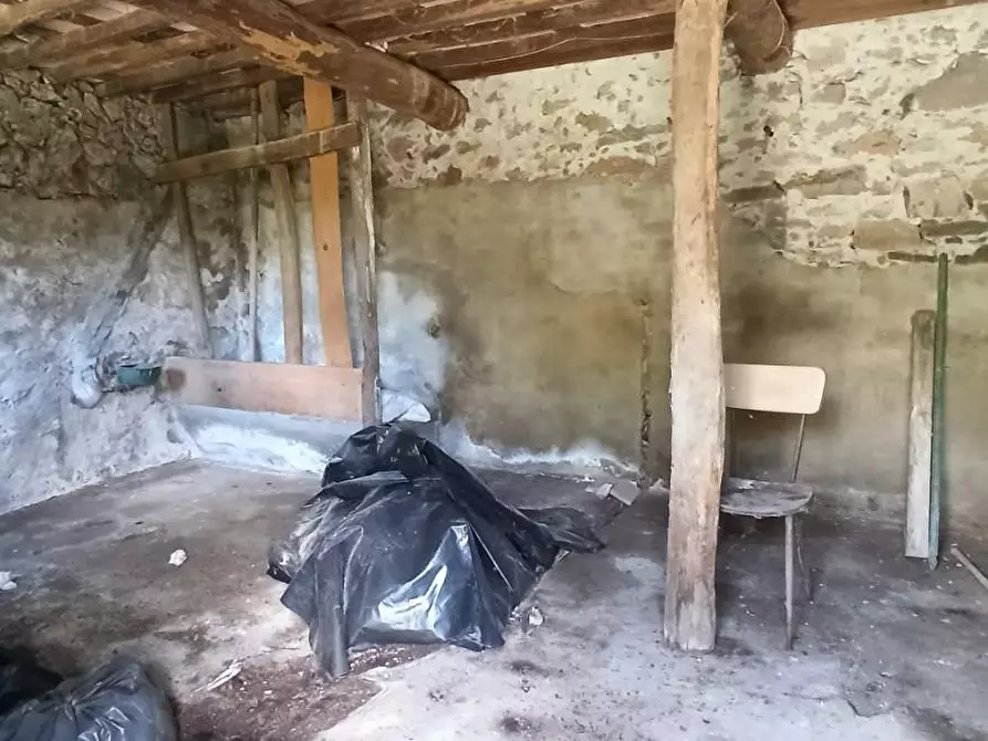 Immagine 17 di Rustico / casale in vendita  a Pescaglia