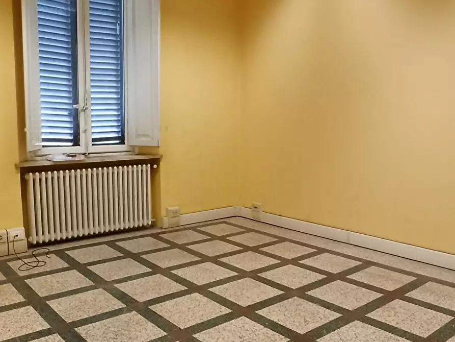 Immagine 6 di Ufficio in affitto  a Lucca