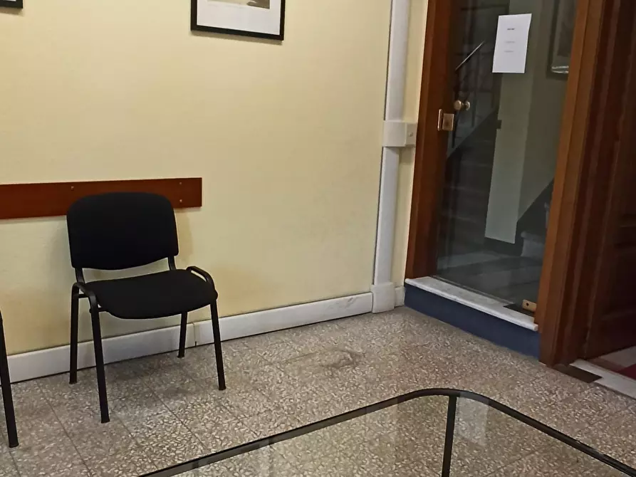 Immagine 9 di Ufficio in affitto  a Lucca