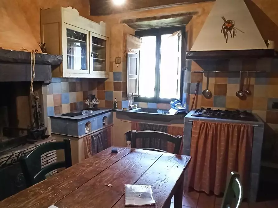 Immagine 11 di Porzione di casa in vendita  a Bagni Di Lucca