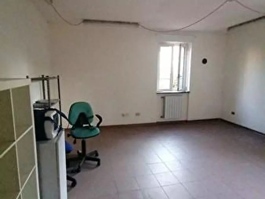 Immagine 2 di Ufficio in affitto  a Lucca