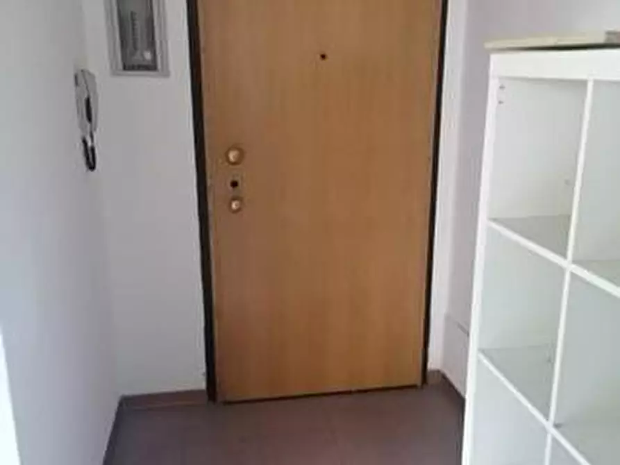 Immagine 10 di Ufficio in affitto  a Lucca