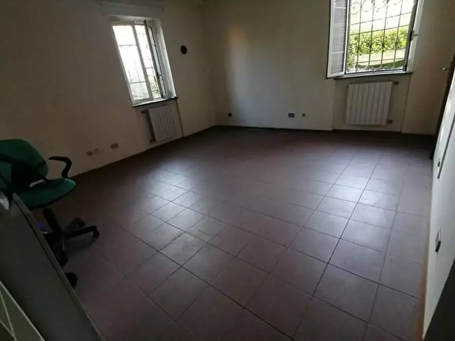 Immagine 12 di Ufficio in affitto  a Lucca