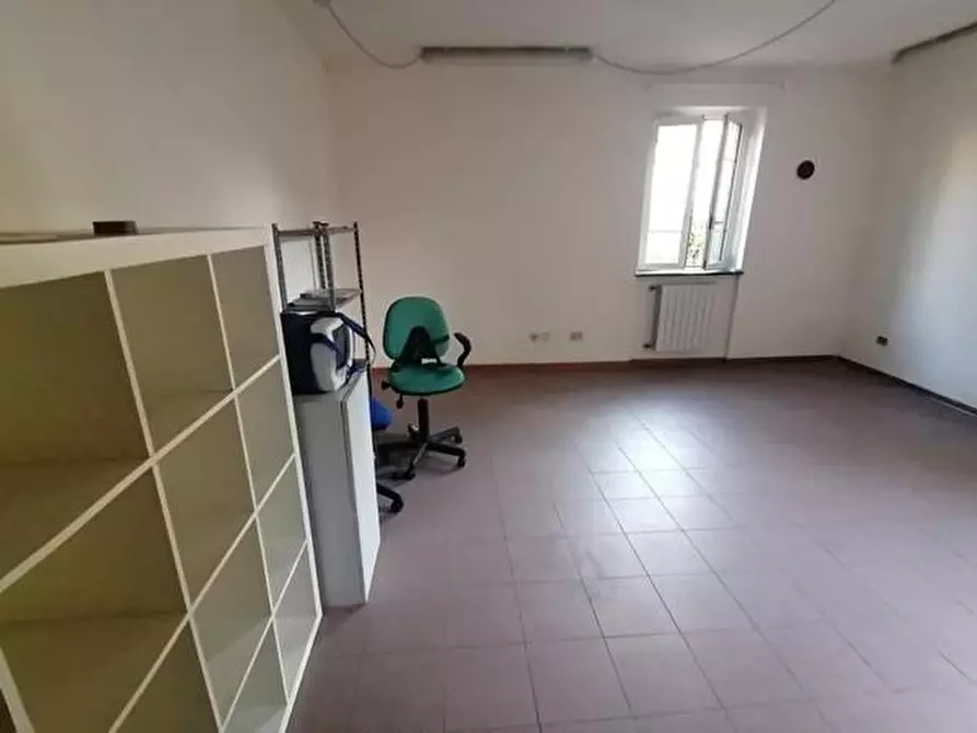 Immagine 9 di Ufficio in affitto  a Lucca