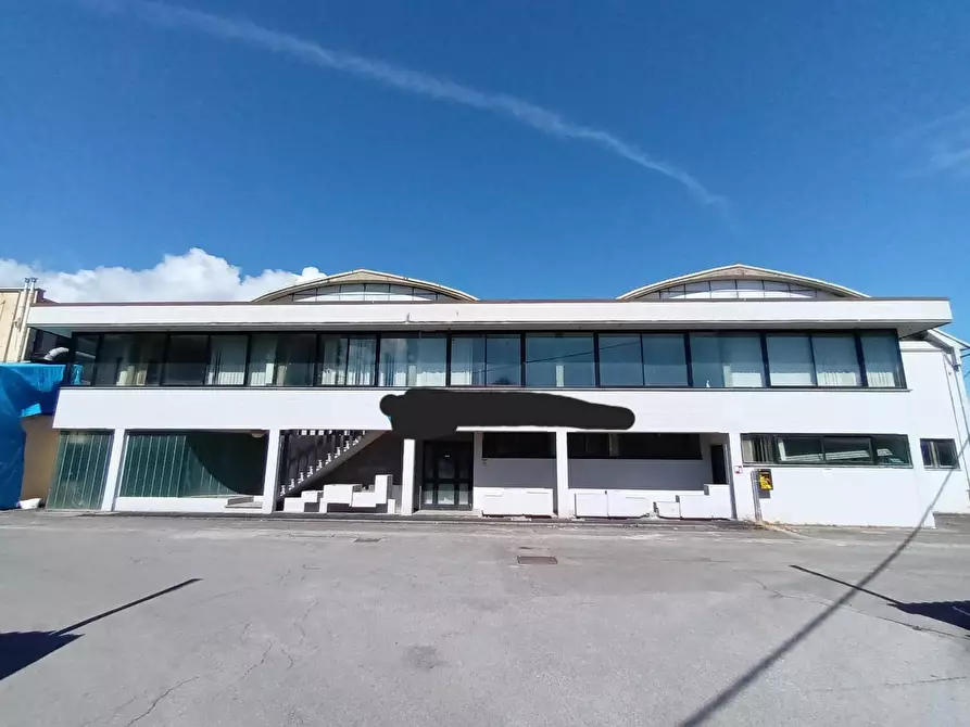 Immagine 3 di Capannone industriale in affitto  a Capannori