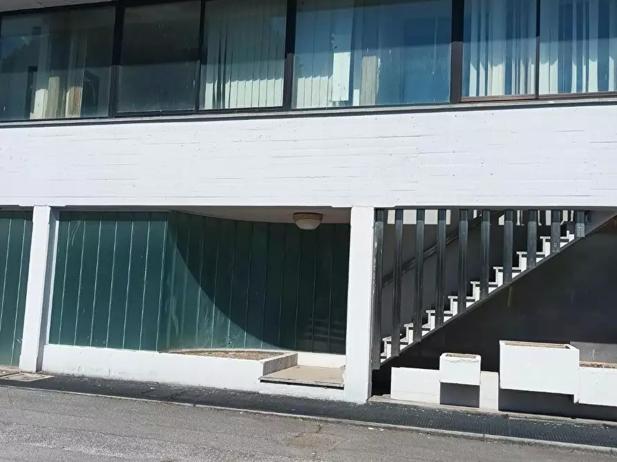 Immagine 10 di Capannone industriale in affitto  a Capannori