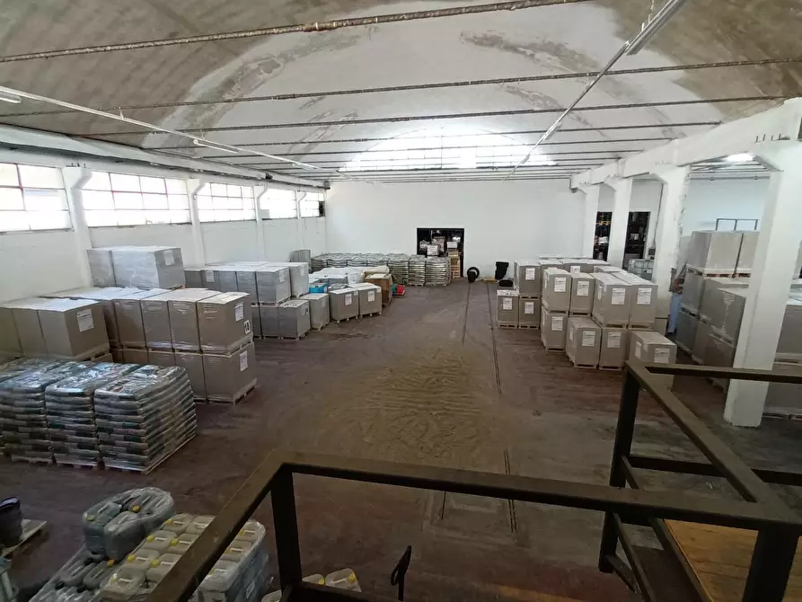 Immagine 14 di Capannone industriale in affitto  a Capannori