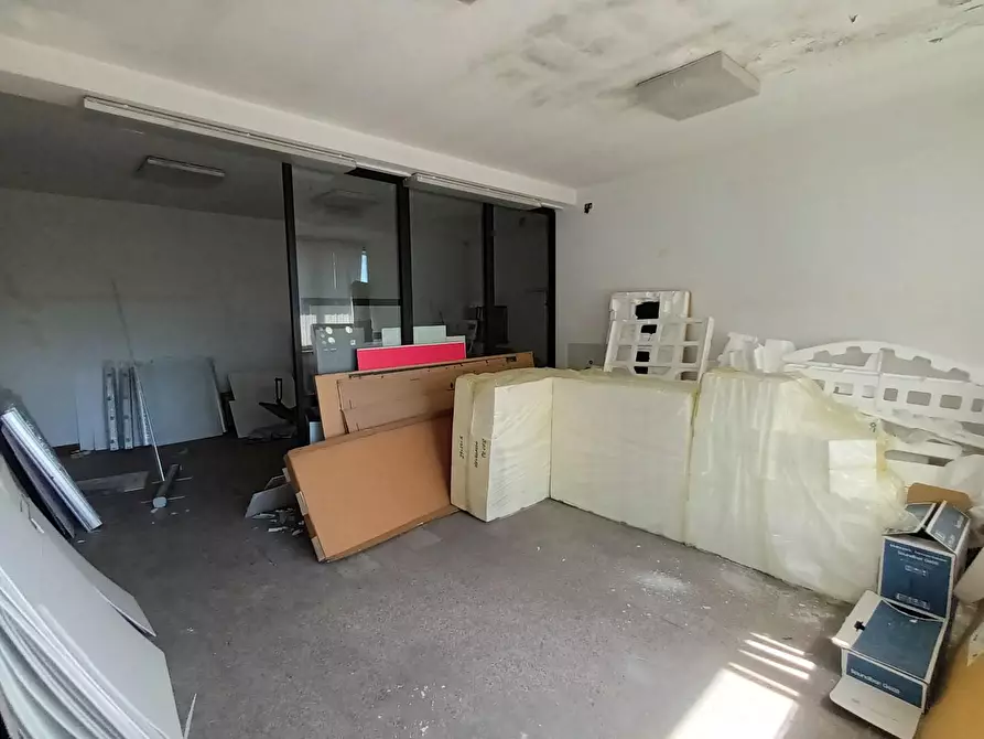 Immagine 16 di Capannone industriale in affitto  a Capannori