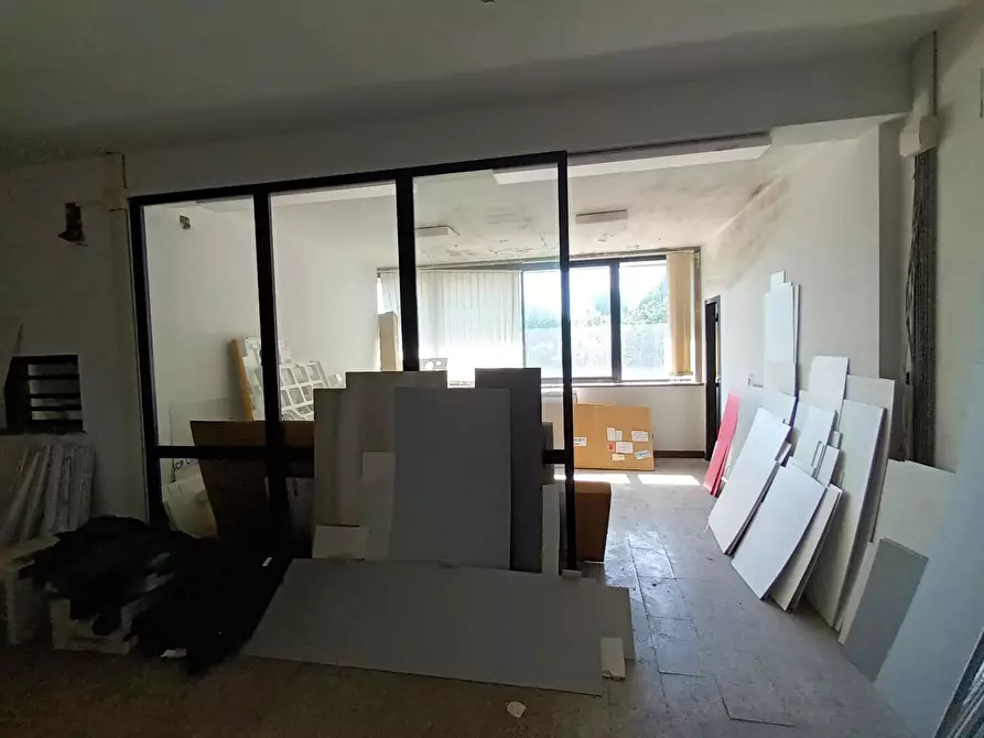 Immagine 18 di Capannone industriale in affitto  a Capannori