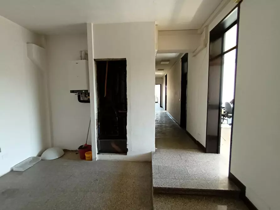 Immagine 8 di Capannone industriale in affitto  a Capannori