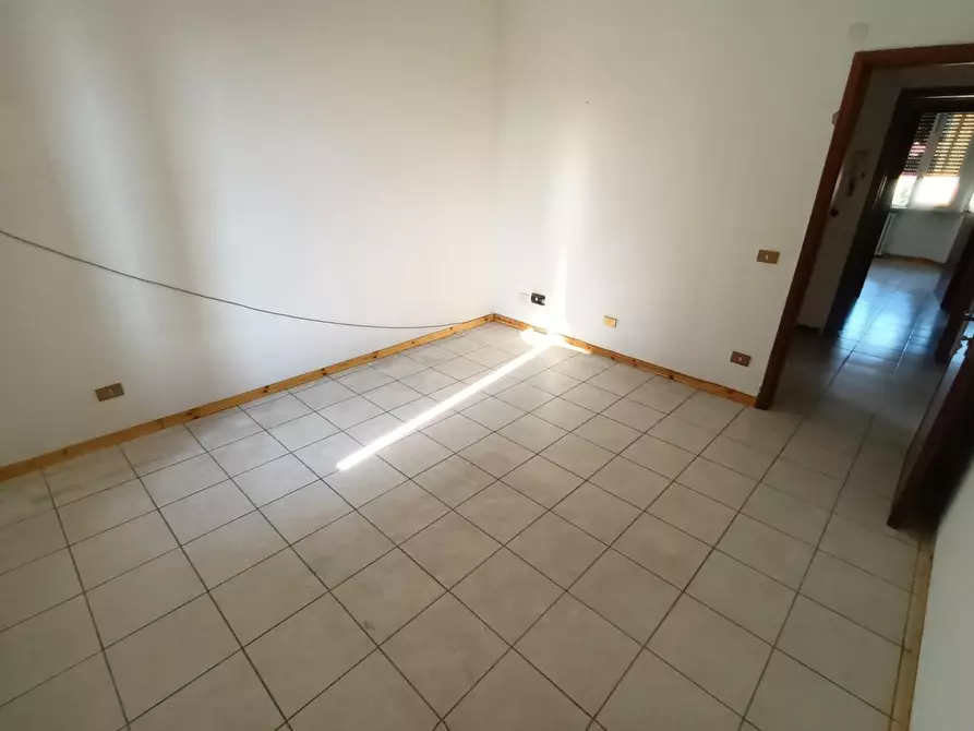 Immagine 16 di Appartamento in vendita  a Lucca