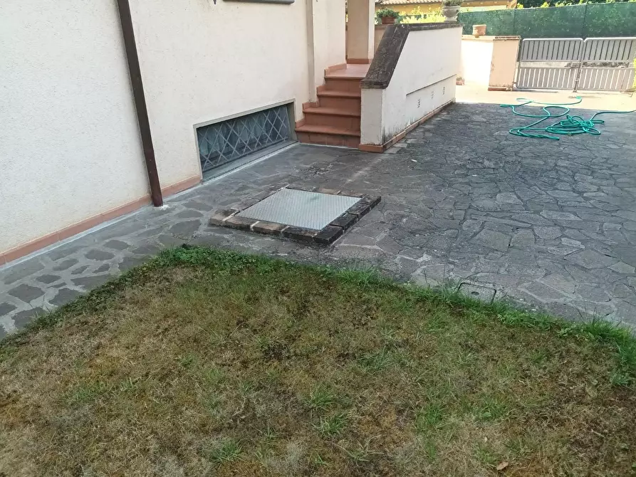 Immagine 48 di Casa bifamiliare in vendita  a Camaiore