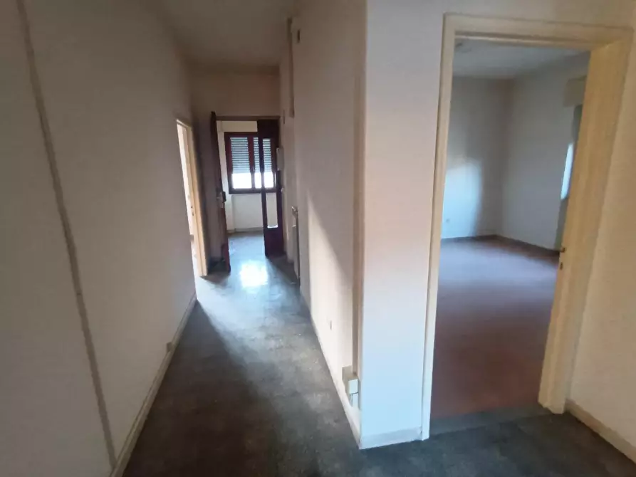 Immagine 20 di Appartamento in vendita  a Lucca