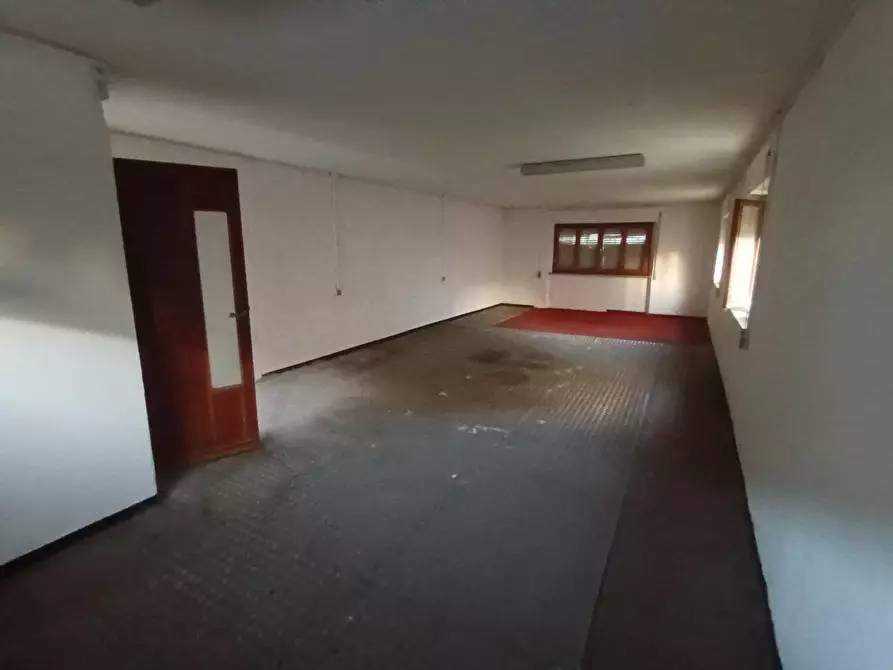 Immagine 6 di Appartamento in vendita  a Lucca