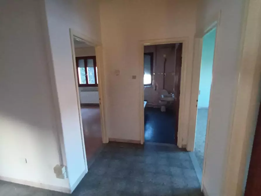 Immagine 18 di Appartamento in vendita  a Lucca