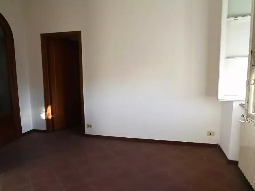 Immagine 6 di Ufficio in affitto  a Capannori