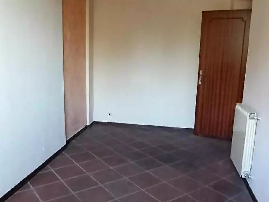 Immagine 15 di Ufficio in affitto  a Capannori