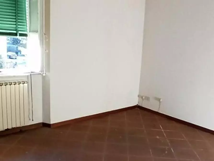 Immagine 12 di Ufficio in affitto  a Capannori