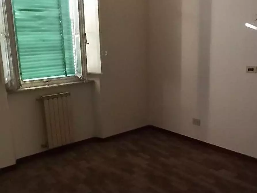 Immagine 10 di Ufficio in affitto  a Capannori