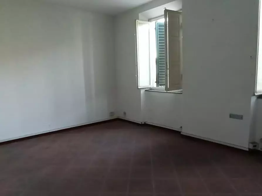 Immagine 4 di Ufficio in affitto  a Capannori