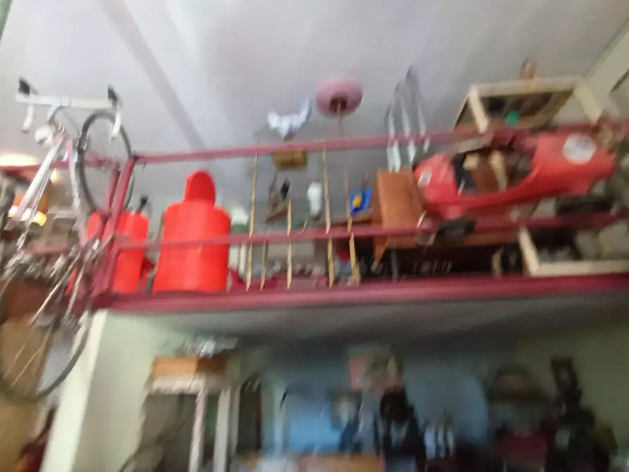 Immagine 10 di Locale commerciale in affitto  a Lucca