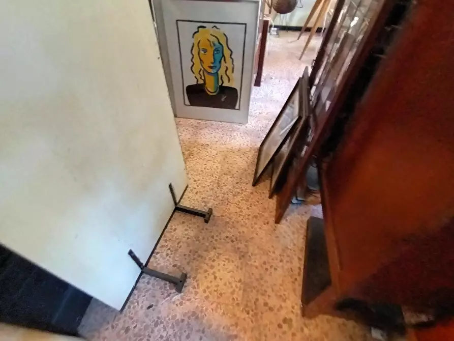 Immagine 6 di Locale commerciale in affitto  a Lucca