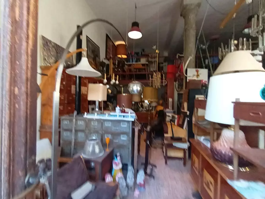 Immagine 3 di Locale commerciale in affitto  a Lucca