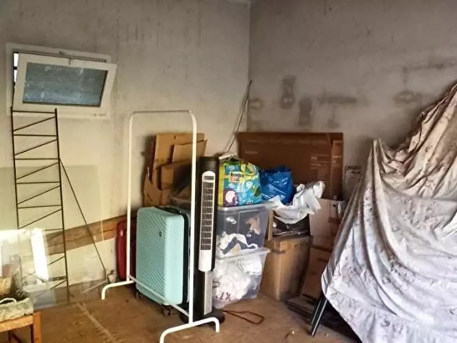 Immagine 2 di Garage in affitto  a Capannori