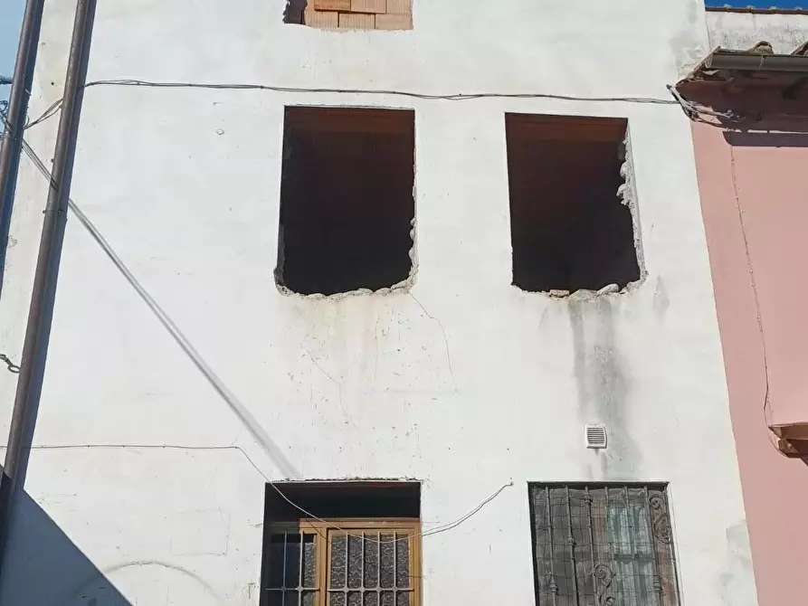 Immagine 1 di Terratetto in vendita  a Lucca