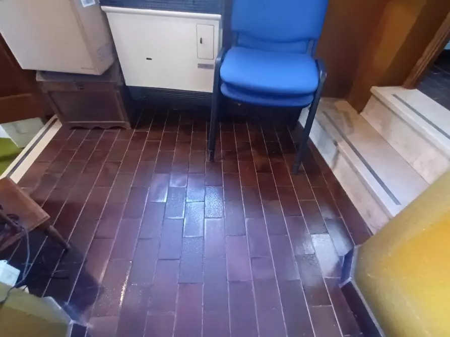 Immagine 4 di Appartamento in vendita  a Lucca