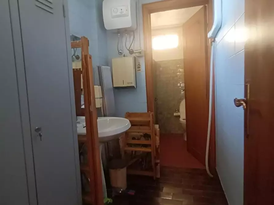 Immagine 12 di Appartamento in vendita  a Lucca