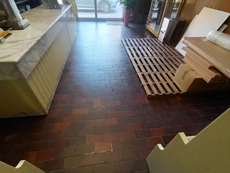 Immagine 19 di Appartamento in vendita  a Lucca