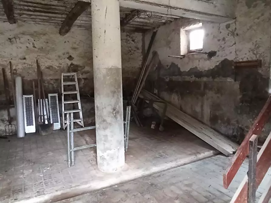 Immagine 12 di Rustico / casale in vendita  a Lucca