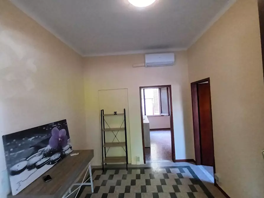 Immagine 3 di Ufficio in affitto  a Lucca