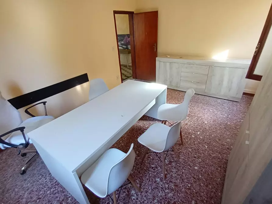 Immagine 14 di Ufficio in affitto  a Lucca