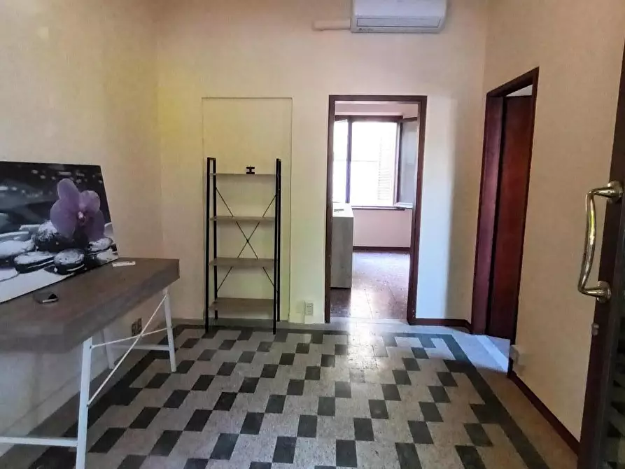 Immagine 8 di Ufficio in affitto  a Lucca