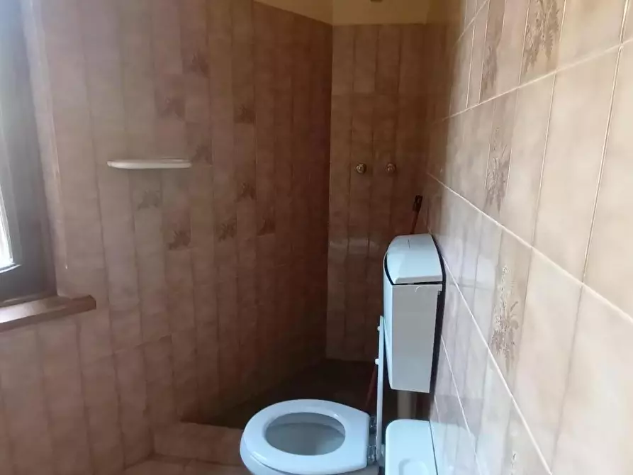 Immagine 19 di Ufficio in affitto  a Lucca