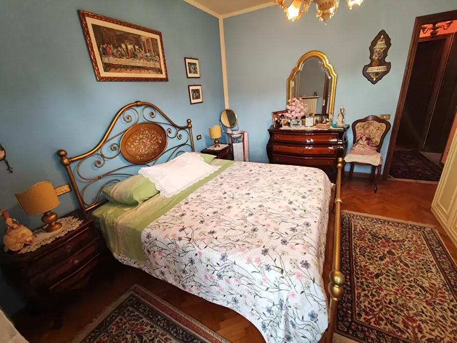 Immagine 17 di Appartamento in vendita  a Lucca