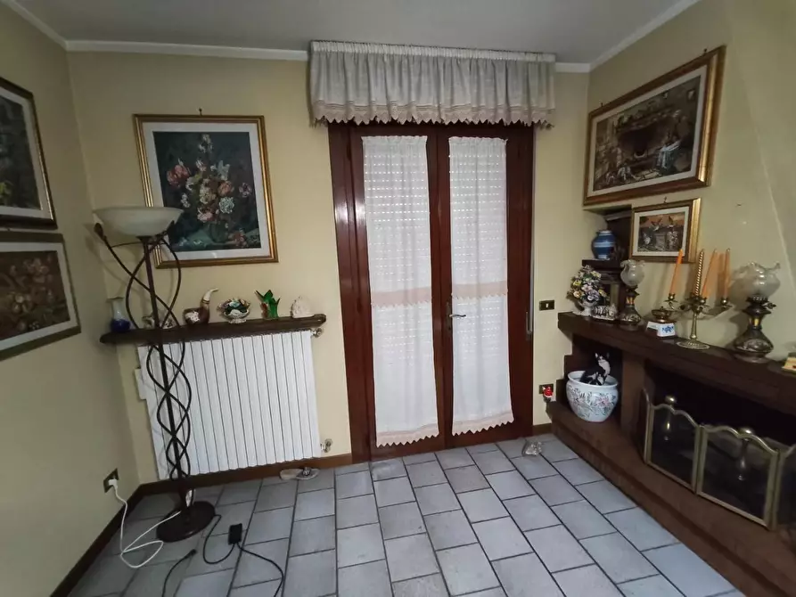 Immagine 15 di Appartamento in vendita  a Lucca