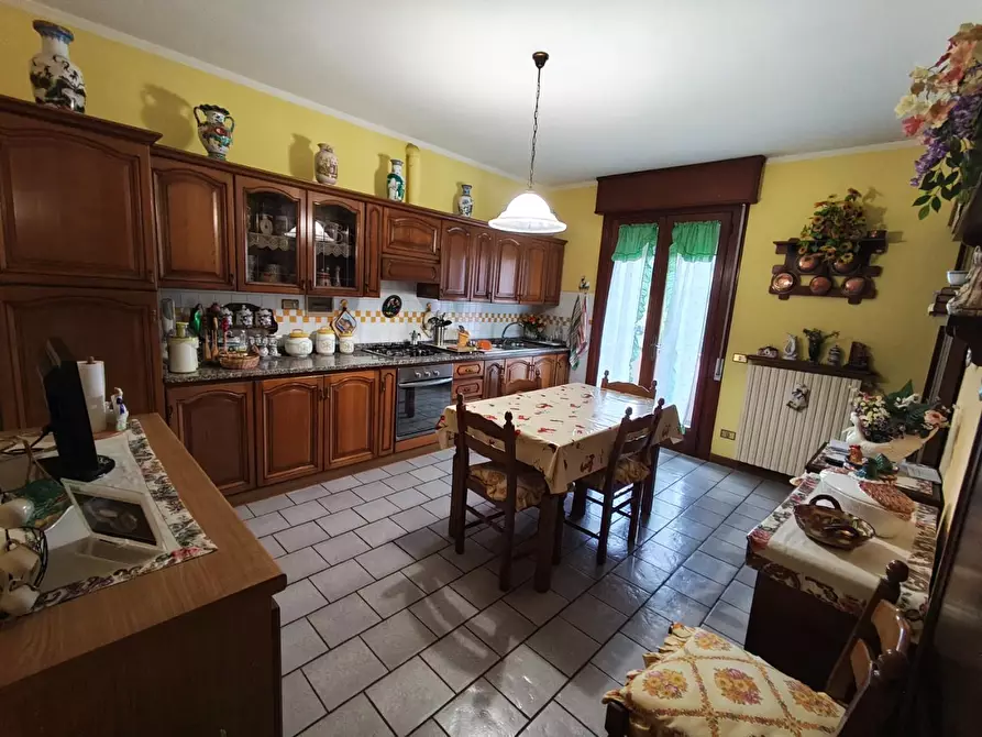 Immagine 8 di Appartamento in vendita  a Lucca