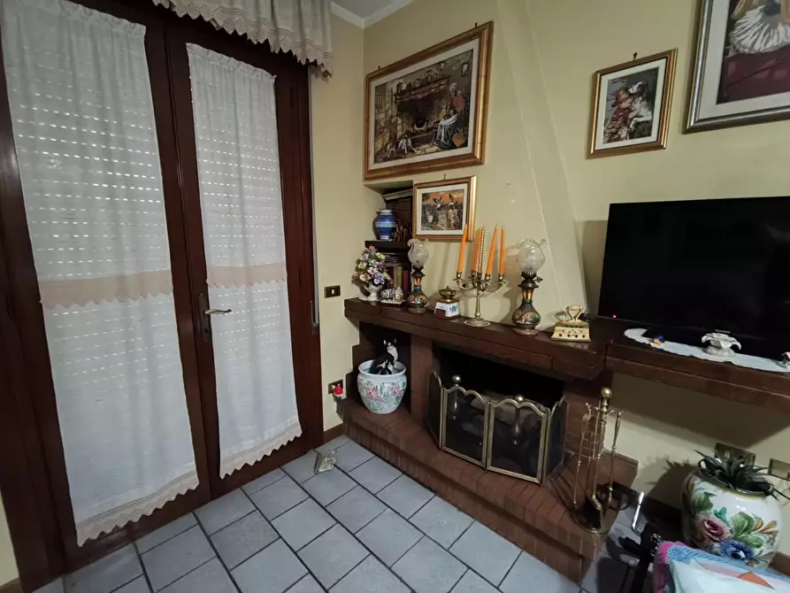 Immagine 16 di Appartamento in vendita  a Lucca