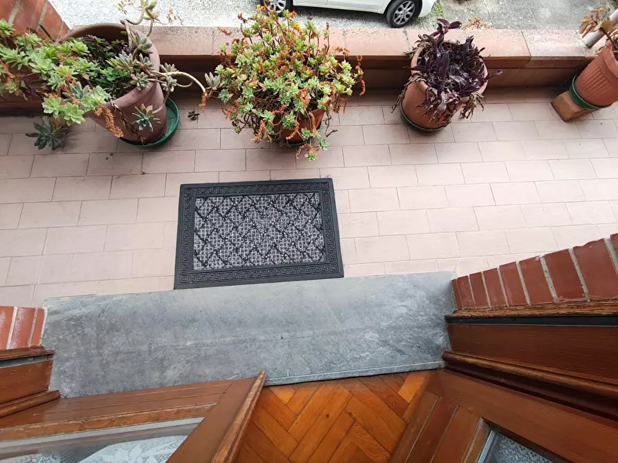 Immagine 26 di Appartamento in vendita  a Lucca