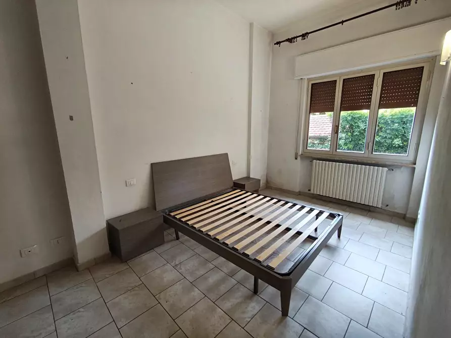 Immagine 13 di Appartamento in vendita  a Lucca