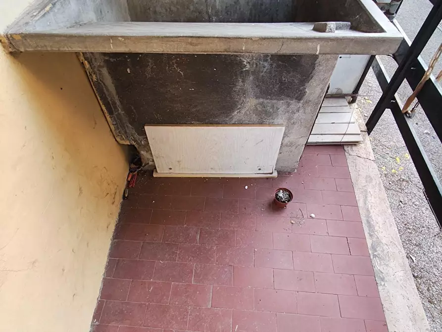 Immagine 2 di Appartamento in vendita  a Lucca