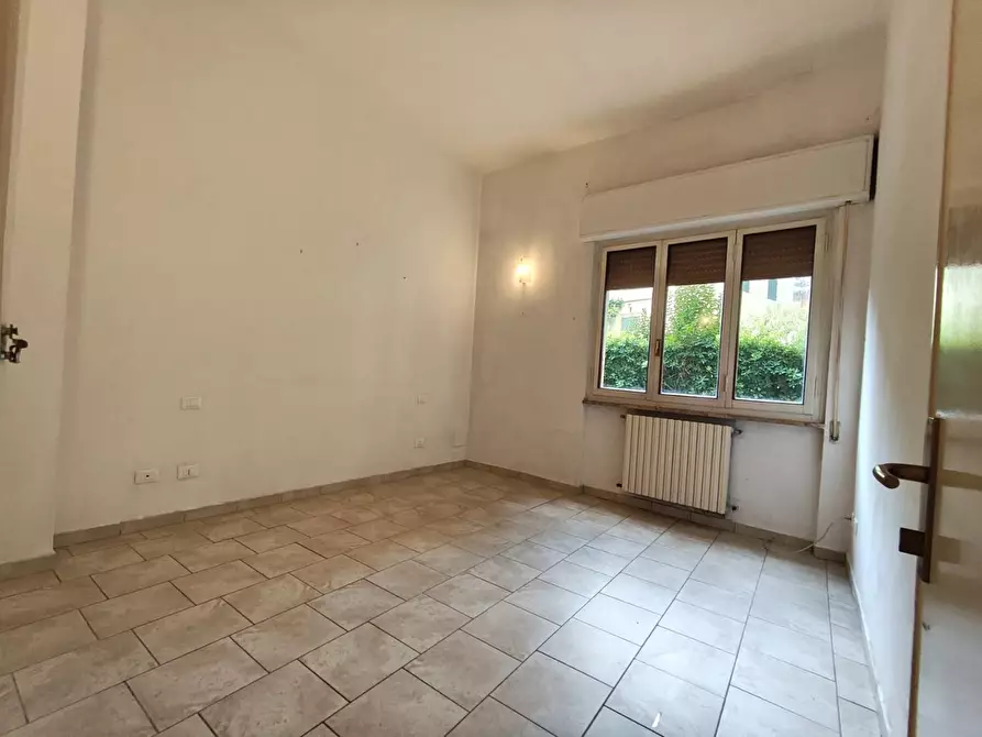 Immagine 14 di Appartamento in vendita  a Lucca