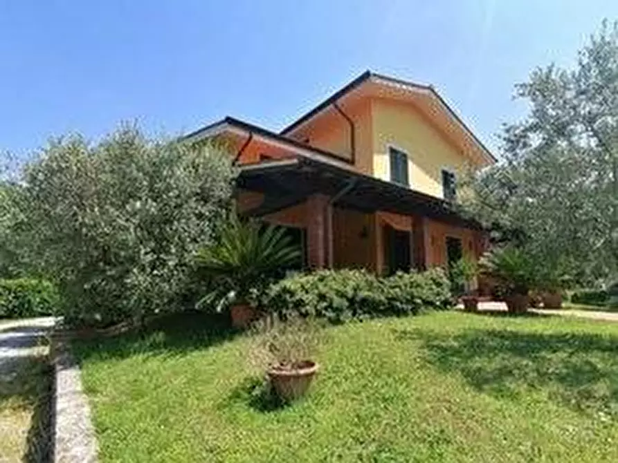 Immagine 28 di Villa in vendita  a Lucca