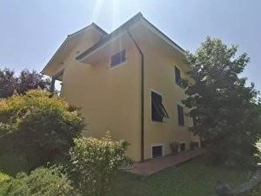 Immagine 5 di Villa in vendita  a Lucca