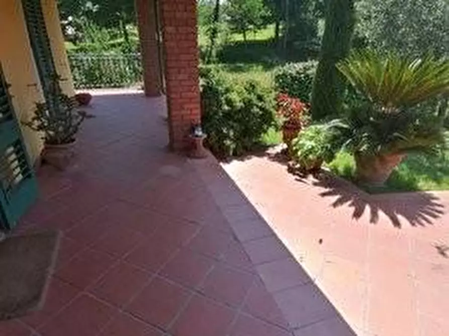 Immagine 17 di Villa in vendita  a Lucca