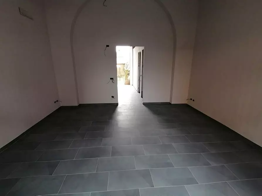 Immagine 2 di Locale commerciale in vendita  a Lucca